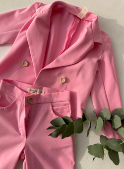 Классический костюм для девочки