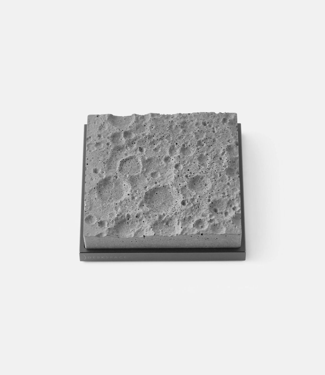Deskspace Lunar Surface Regular — лунная поверхность из бетона