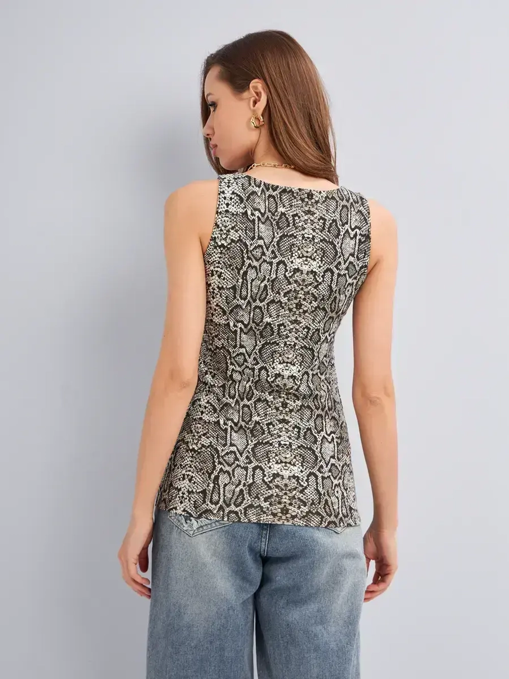 Майка летняя с принтом питон под пиджак