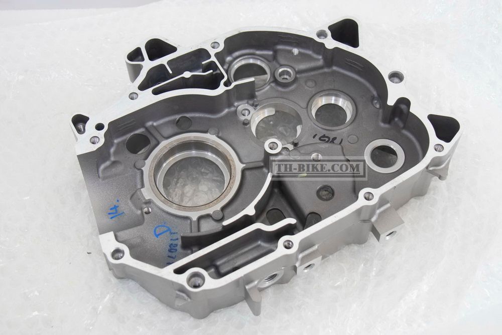 11100-K0G-900. CRANKCASE COMP., R. HONDA