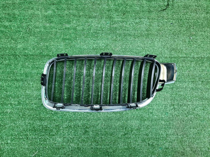 Решетка радиатора правая BMW 3er F30 (2011-2020)