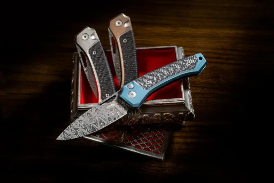 Нож складной Lion Steel Twain Damascus TW D GY - дамасская сталь, синий титан на рукояти
