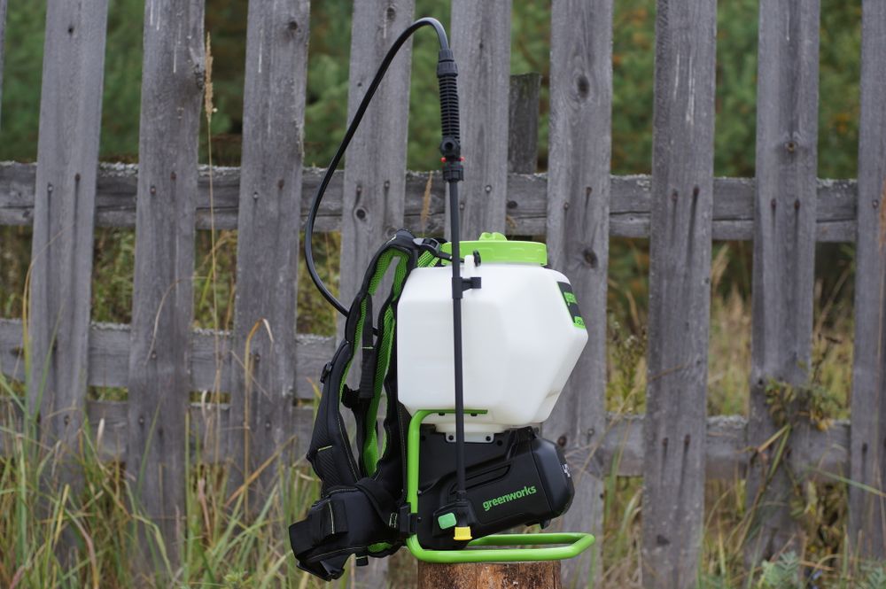Аккумуляторный садовый опрыскиватель Greenworks G40BPS, 5300007, 40v, в комплекте с АКБ 2 А·ч и ЗУ