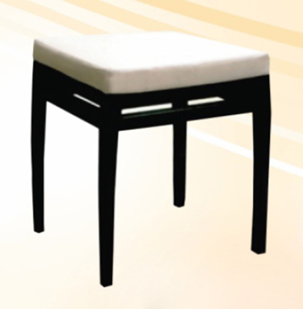 Табурет мягкий из массива дерева