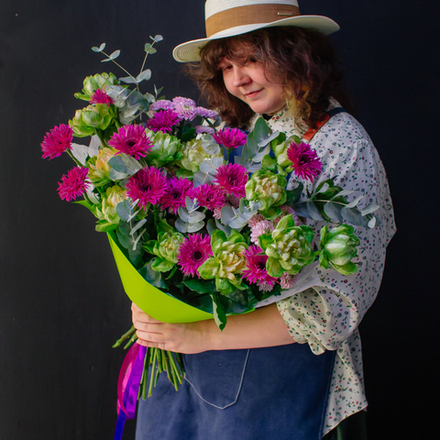 28. Эффектный стильный букет с гермини и розами