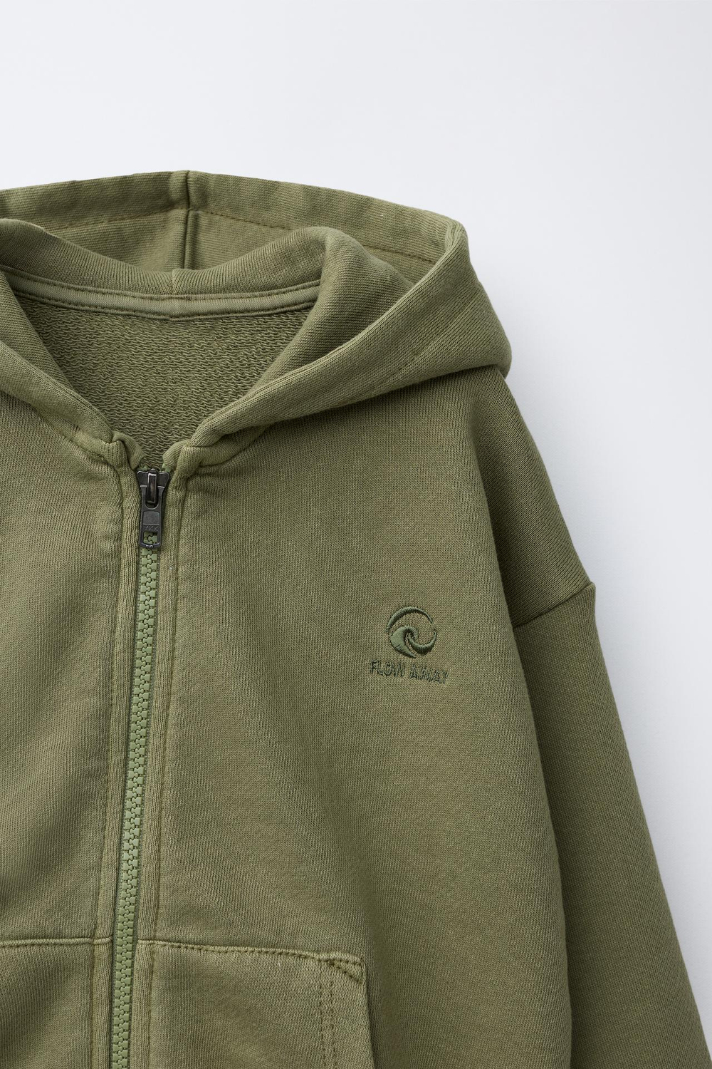 ZARA ТОЛСТОВКА НА МОЛНИИ С ВЫШИТЫМ ЛОГОТИПОМ, ХАКИ