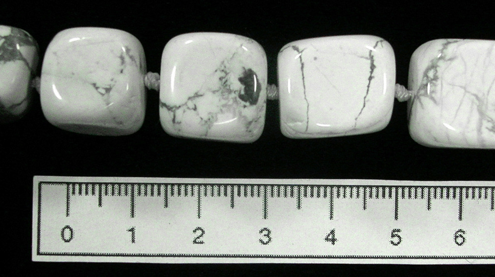 Бусы из Кахолонга khbu002
