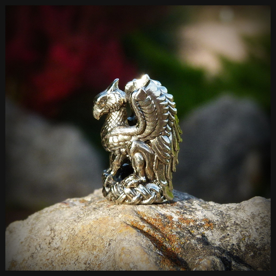 Бусина "Грифон" (большая) для темляков или браслетов , мельхиор