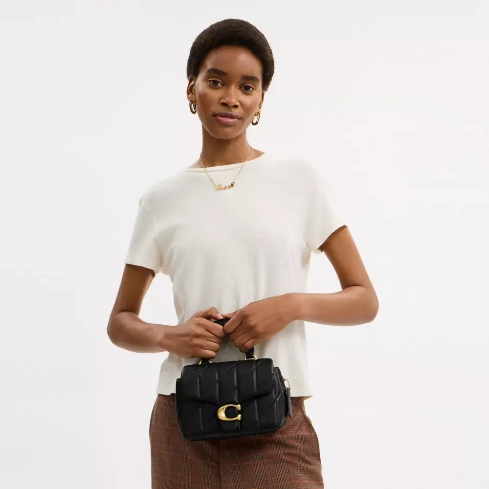 COACH СУМКА TABBY С РУЧКОЙ СВЕРХУ И СТЕЖКОЙ, ЧЕРНЫЙ