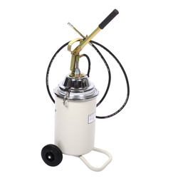 GTE-K50300PRO - Нагнетатель смазки (солидолонагнетатель) ручной с емкостью 13кг GTE - Установка на колесах для подачи консистентных смазок (солидолонагнетатель) с ручным приводом. Позволяет быстро смазать под высоким давлением узлы любого автомобиля или механизма.



Характеристики:

Емкость бака: 13 кг
Тип привода: ручной
Длина шланга высокого давления: 2,5 м
Насос для смазки: 1/4"x2,5 м
Производительность: 250-300 г/мин
Макс. давление на выходе: 300-350 бар
Наличие колес: да


Особенности:

Установка оснащена прижимной мембраной, которая защищает смазку и способствует долговременному поддержанию ее свойств.
Пистолет для консистентных смазок с жёстким наконечником.
Фиксация насоса с крышкой к баку для смазки производится с помощью металлических защелок с резьбой.
Для удобства транспортировки нагнетатель колесами и ручкой в верхней части корпуса.