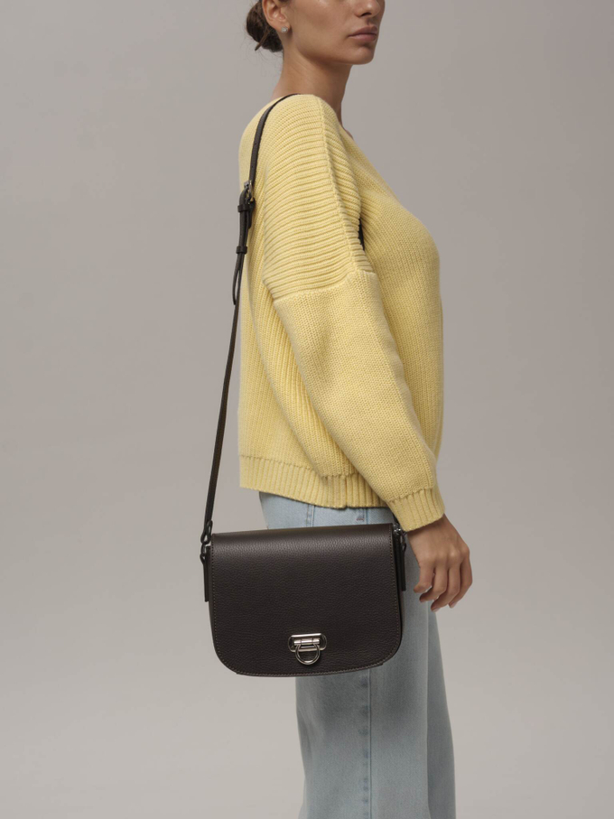 Сумка кожаная на плечо кросс-боди темно-коричневая