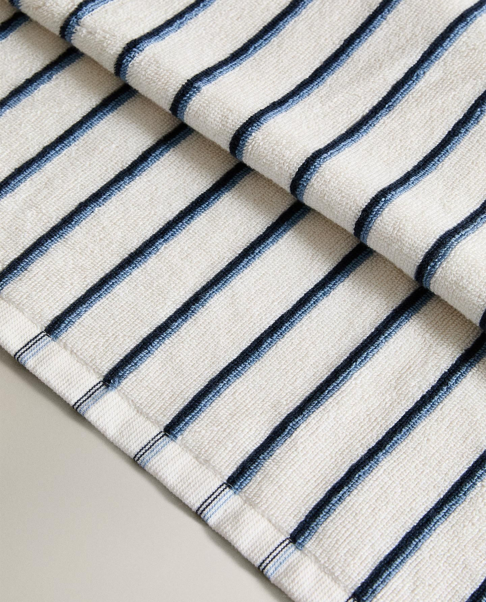 Zara Home - Красочное полосатое банное полотенце, синий, 90х150 см