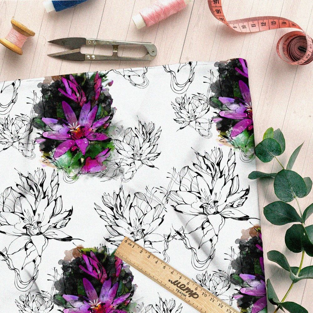 Ткань лен фиалки с черными контурами