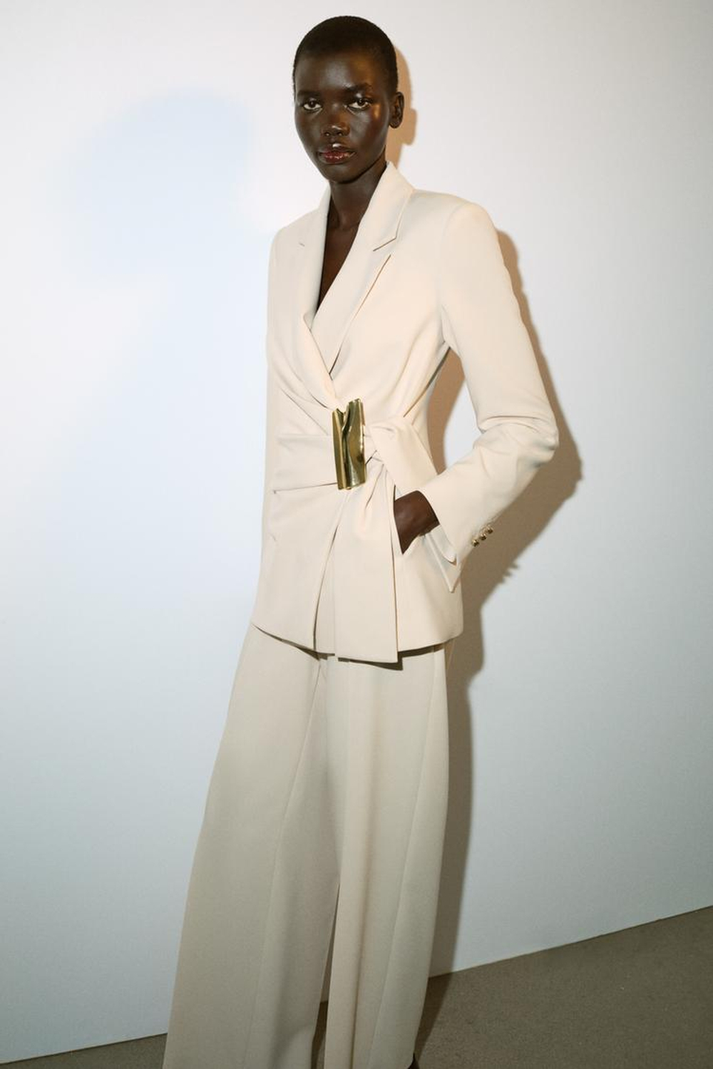 ZARA ДВУБОРТНЫЙ БЛЕЙЗЕР С ПРЯЖКОЙ, ЭКРЮ