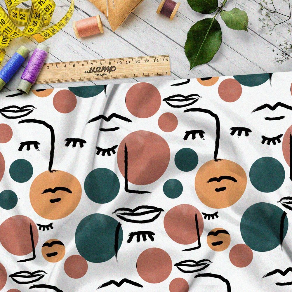 Ткань интерлок расслабленные лица с цветными пятнами