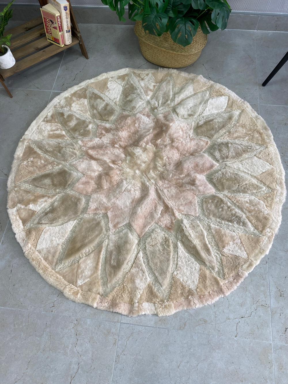 Ковер круглый натуральный мех овчина , 150 х 150 см.