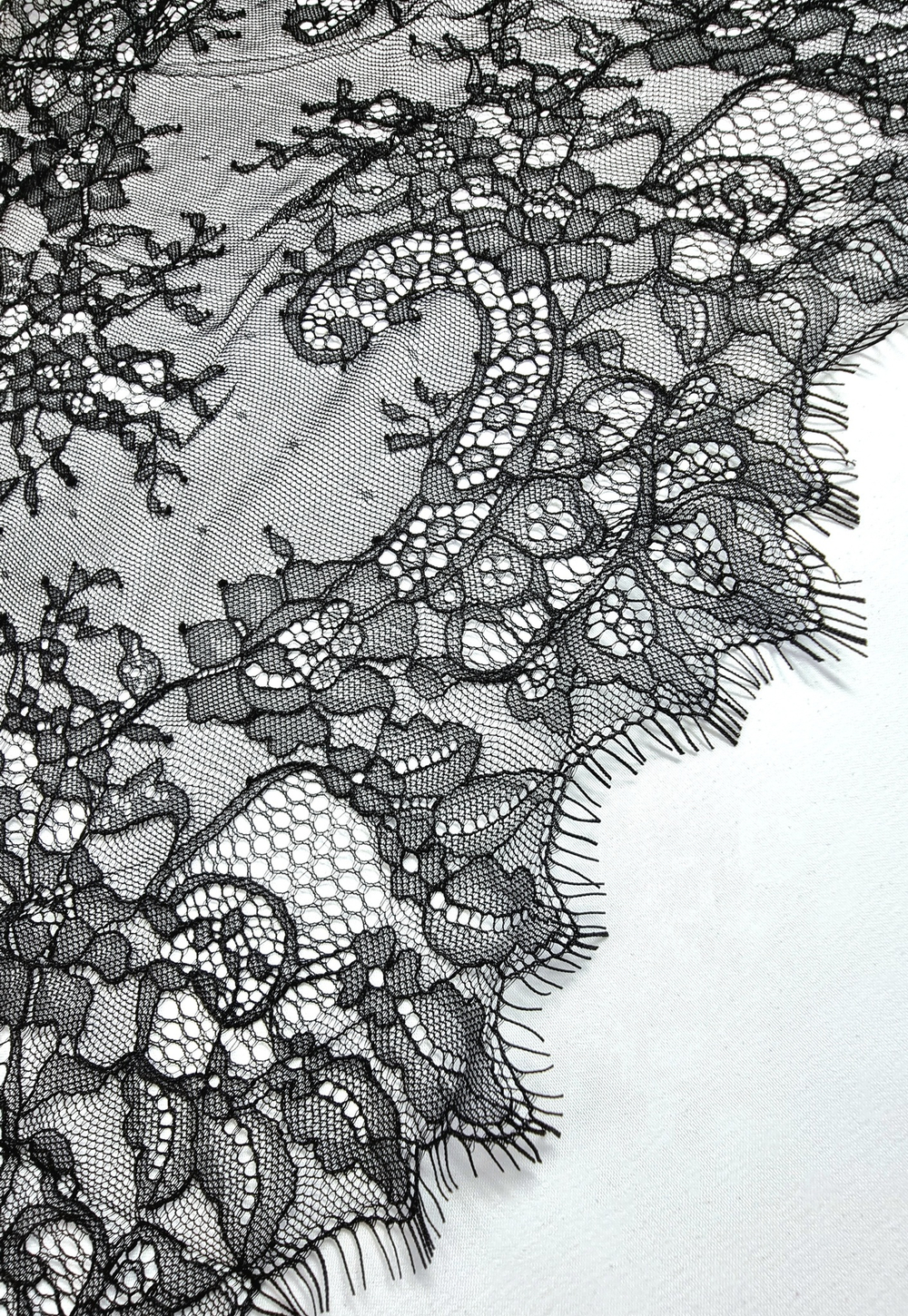 Кружево шантильи чёрное К552