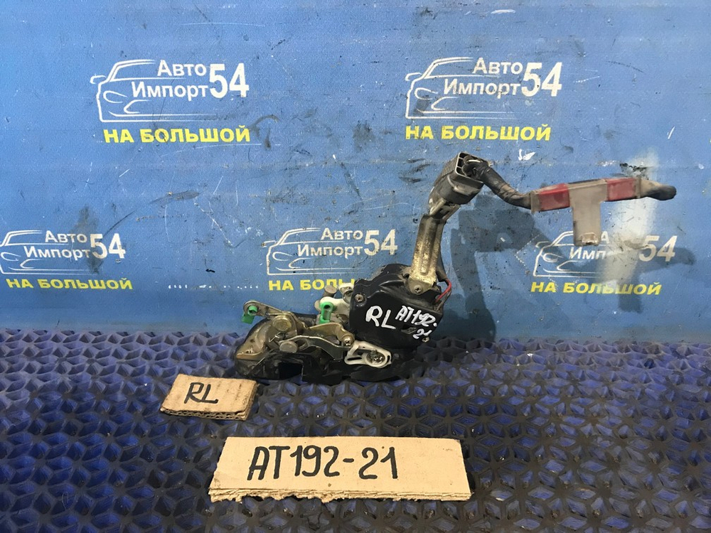 Замок двери задней левой TOYOTA CARINA 1994