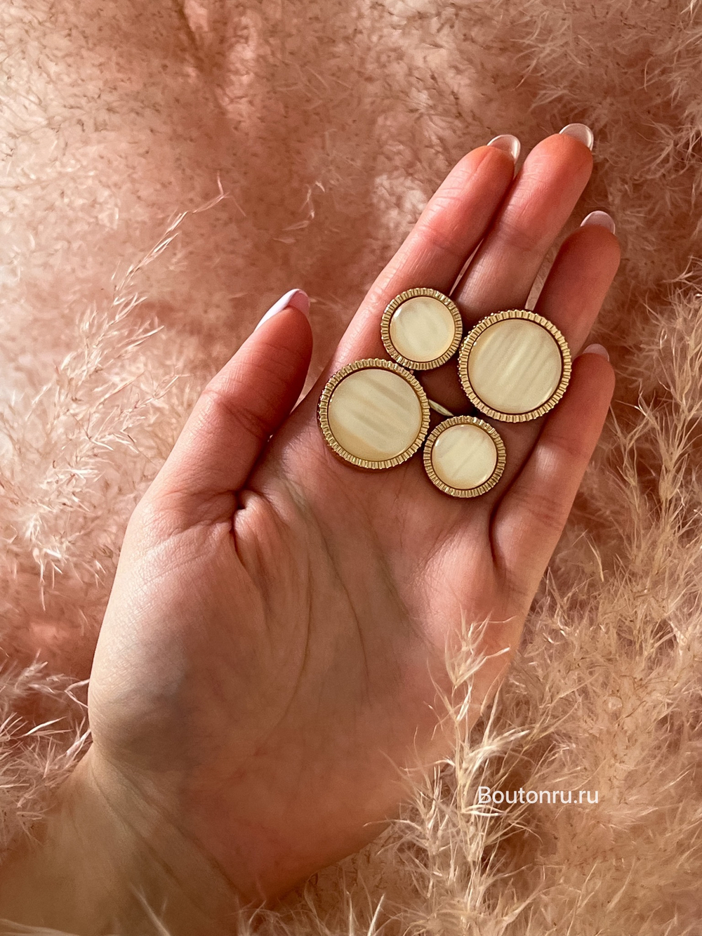 Пуговицы луна бежевый перламутр золото