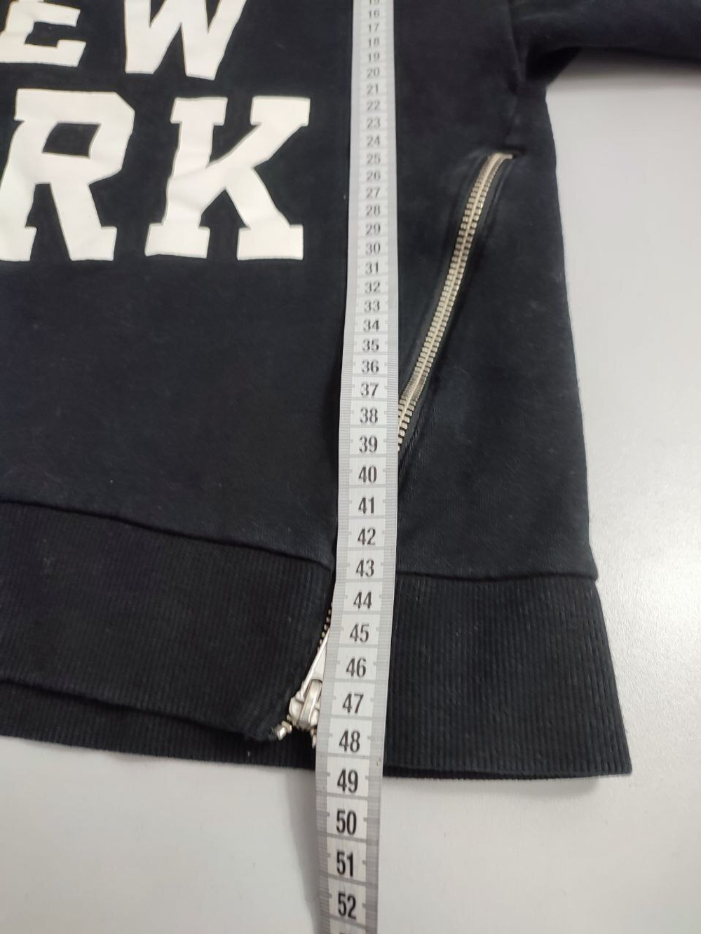 Свитшот H&M с принтом 42 размер