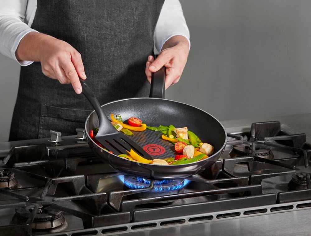 Сковорода Tefal Resist 24 см D5160432