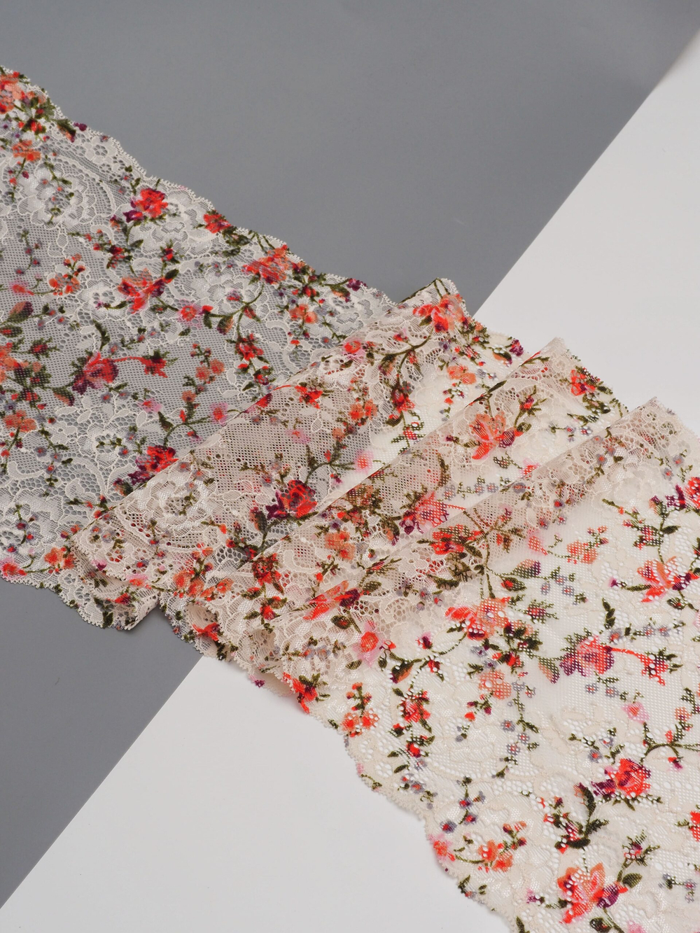 Эластичное кружево кремово-розовое с мультиколор ширина 22 см НОВОЕ