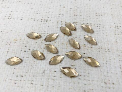 Стразы стекло клеевые, р. 1,2х0,5 см, бежевый