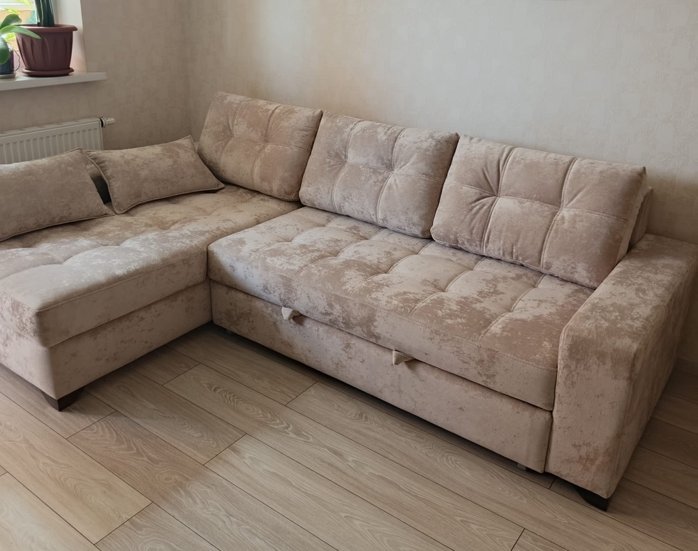 Угловой диван с длинным подлокотником