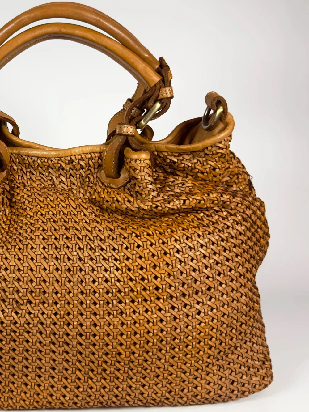 Женская плетеная сумка из натуральной винтажной кожи цвет whisky