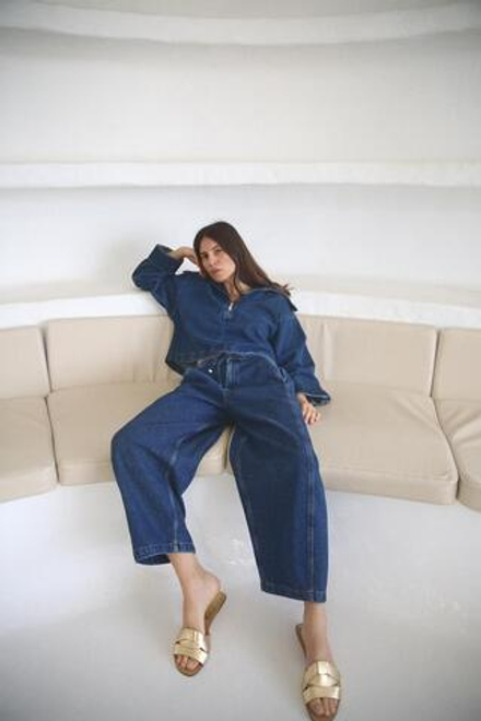 ZARA САНДАЛИИ КОЖАНЫЕ СО СКРЕЩЕННЫМИ ДЕТАЛЯМИ НА ПЛОСКОЙ ПОДОШВЕ, ЗОЛОТИСТЫЙ