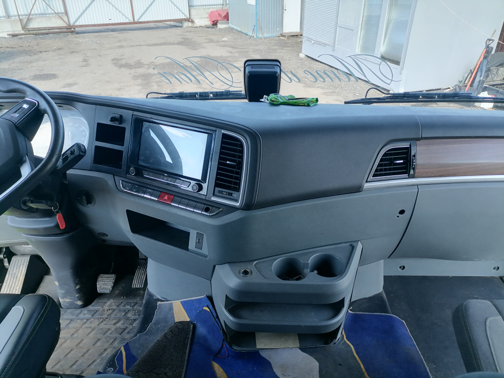 Shacman (Shaanxi) SX* 4x2 Седельный тягач SX418843381 (Дизельный, 12,5 л, 544 л.с., АТ)