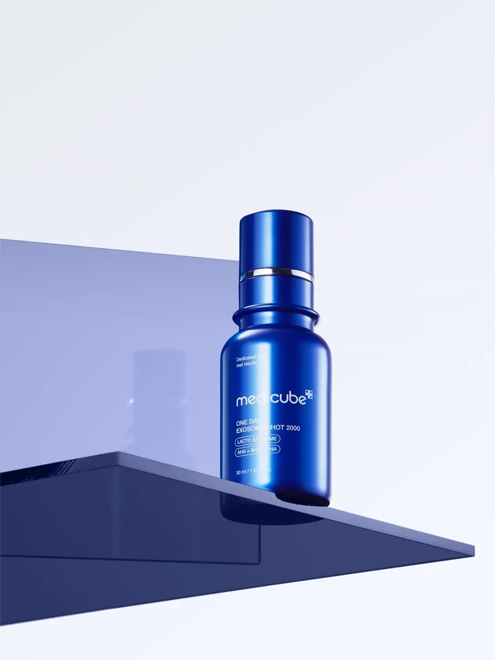 Medicube Сыворотка-бустер с экзосомами и спикулами для сужения пор One-Day Exosome Shot Pore Ampoule 2000 30 мл