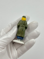 Фигурка Женщина с газетой Department 56