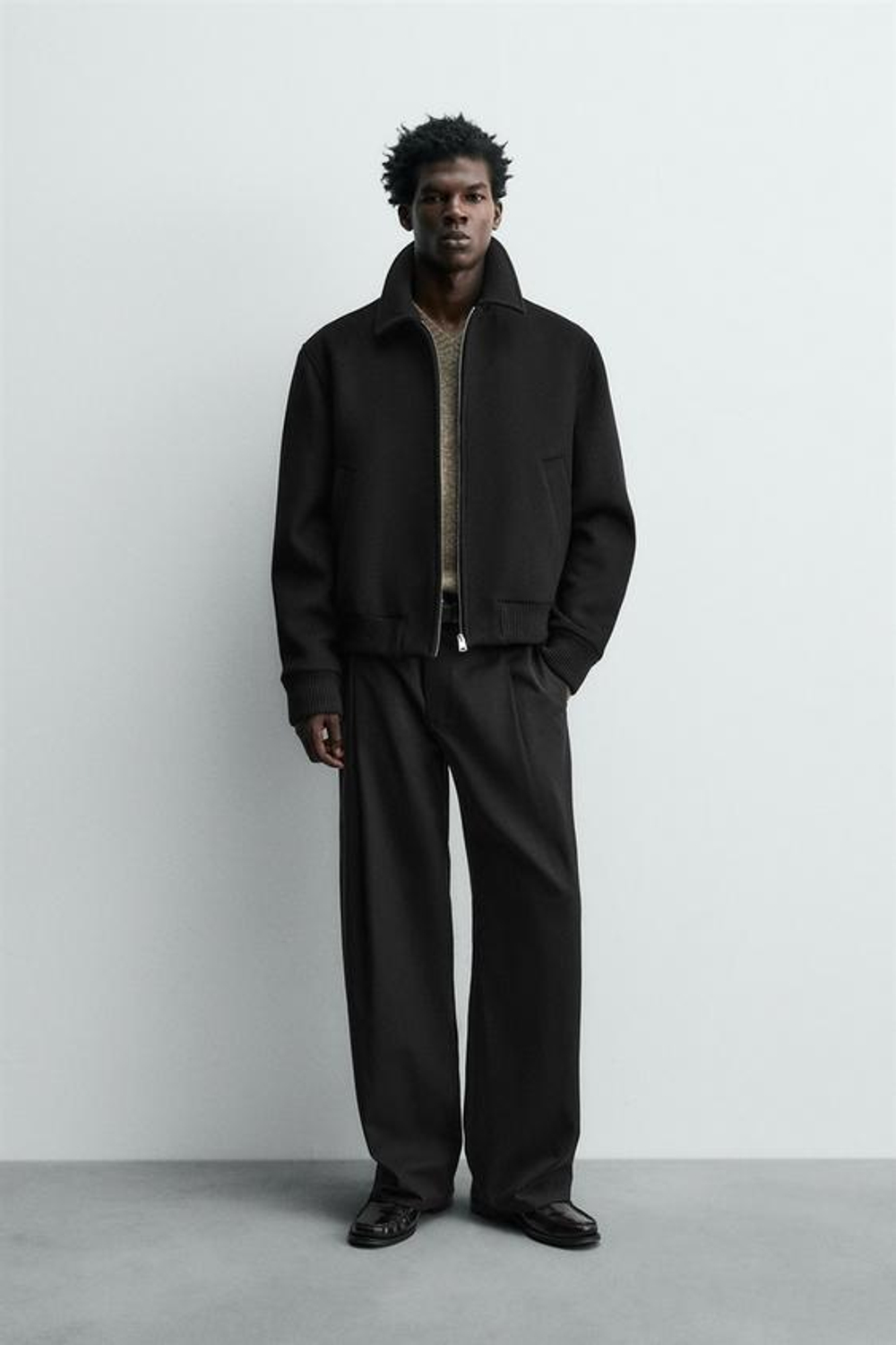 ZARA БРЮКИ СО СКЛАДКАМИ ИЗ ХЛОПКА И ВИСКОЗЫ, ЧЕРНЫЙ