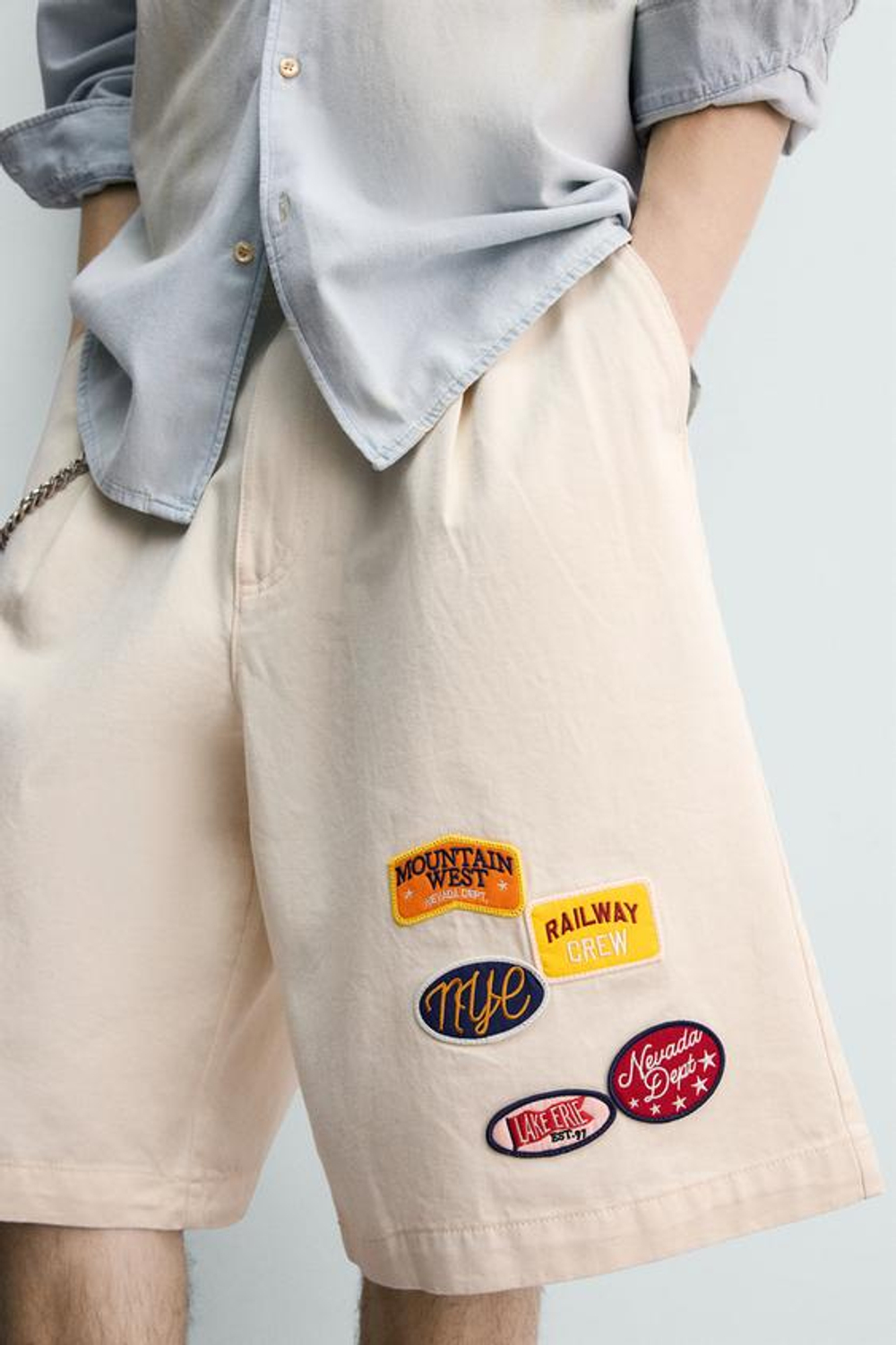 ZARA БЕРМУДЫ BAGGY FIT С НАШИВКАМИ, БЕЖЕВЫЙ