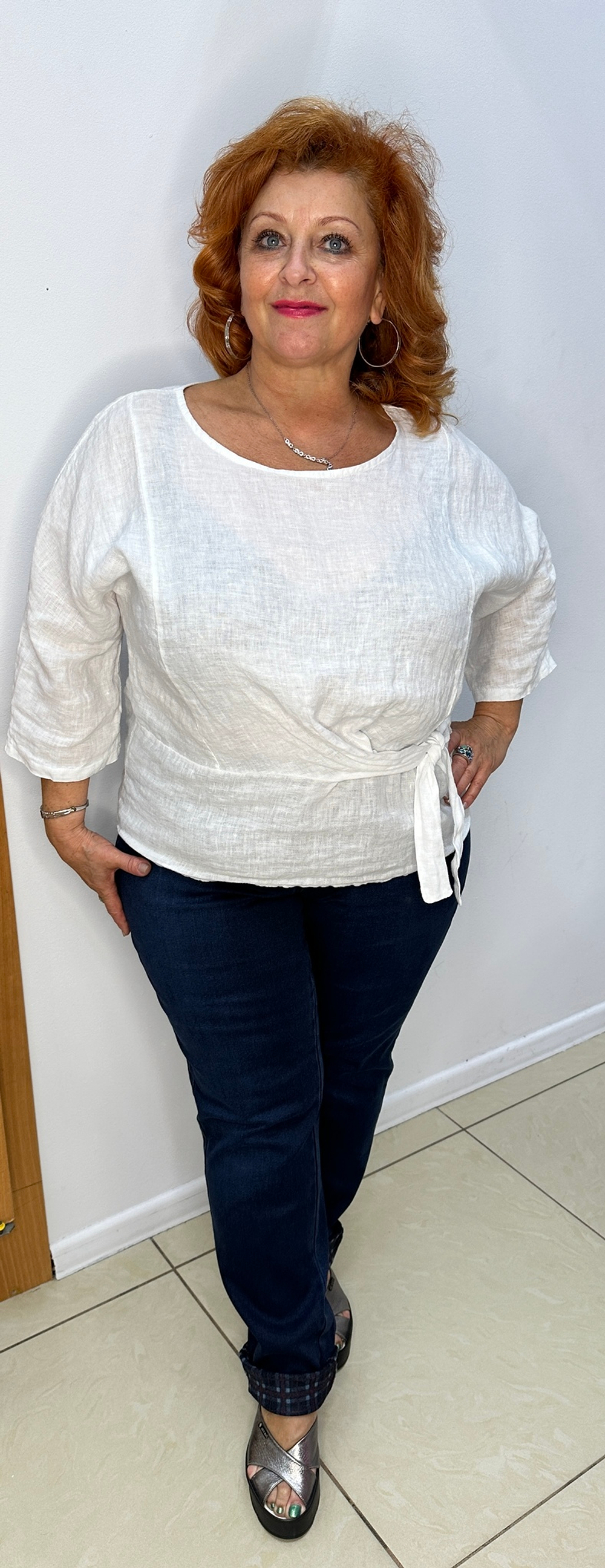 Белый льняной блузон с завязкой