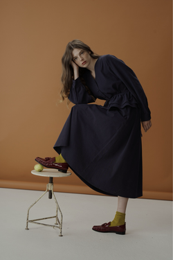 Платье с V-вырезом, поясом-баской и длинным рукавом, темно-синий хлопок-твил