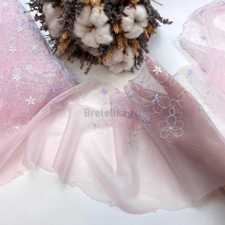 Вышивка на сетке нежно-розовая 17 см