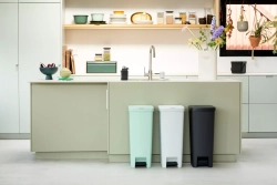 Brabantia - Контейнер для мусора StepUp 40л Темно-серый / артикул   800023  / GTIN 8710755800023