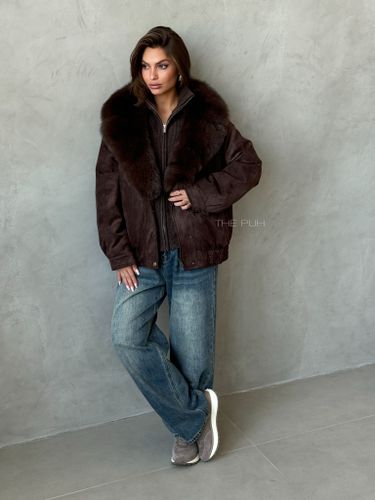 Шоколадный пуховик из эко-замши с мехом песца