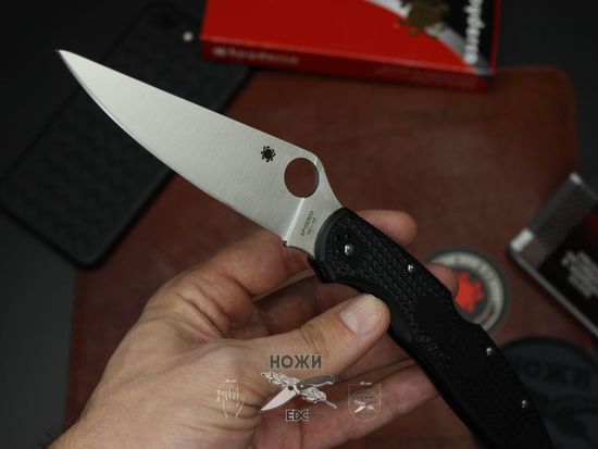 Складной нож Spyderco Police 4 C07PBK4 c клинком из стали VG-10, рукоять FRN