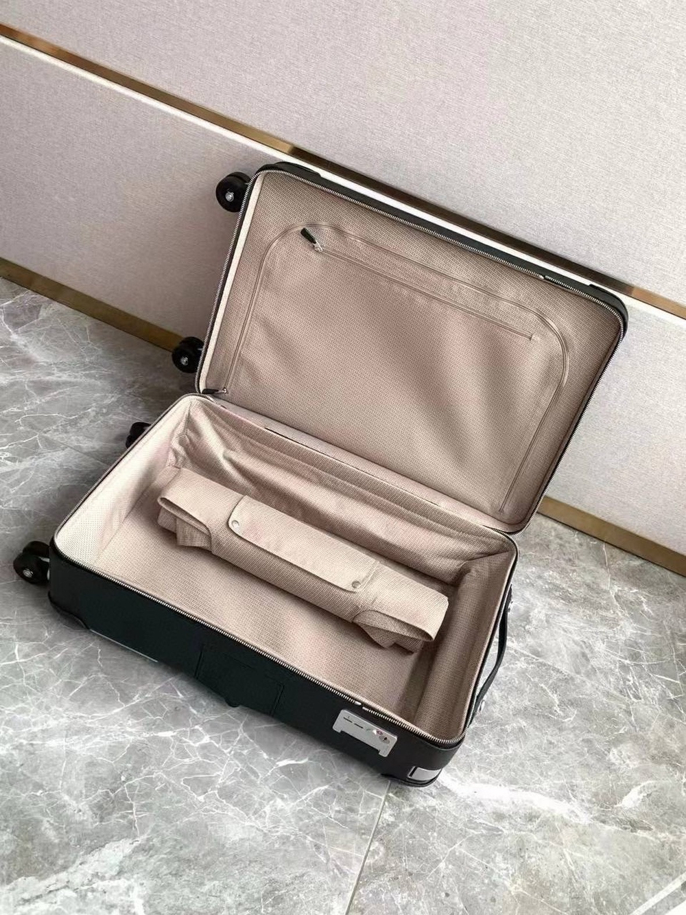 Чемодан Hermes R.M.S Cabin Suitcase