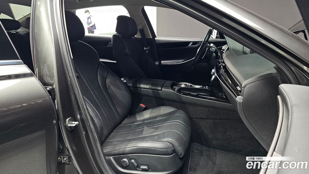 Genesis G80 (RG3) Бензин 2.5 Turbo 2WD (10.2021)