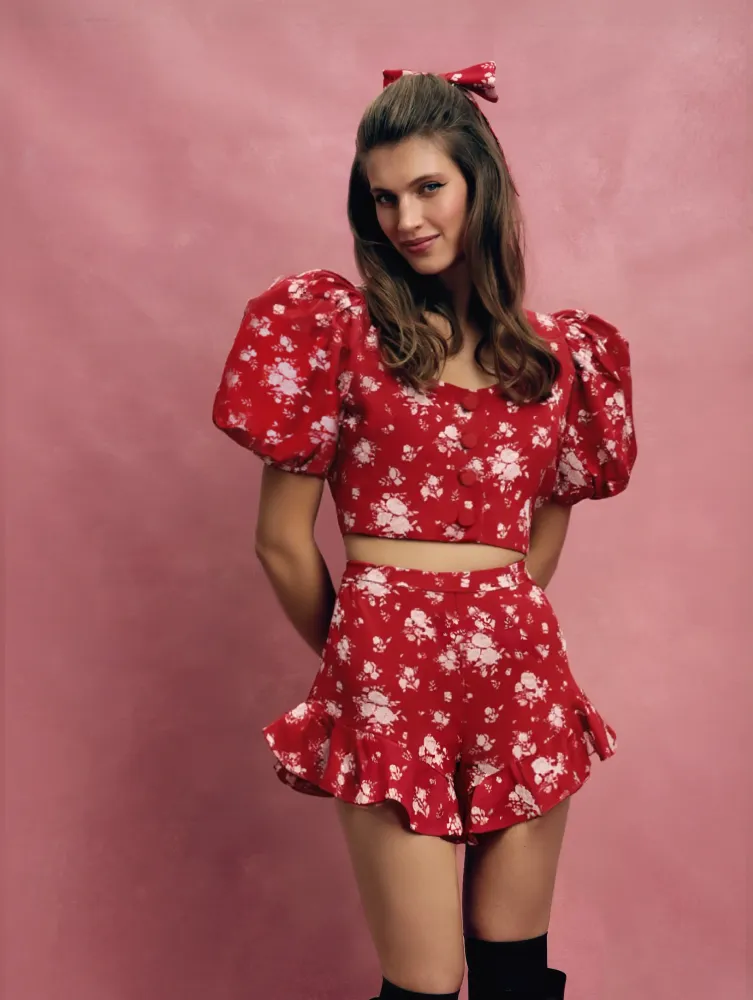 Audrie, шорты из красного крепдешина с цветочным принтом