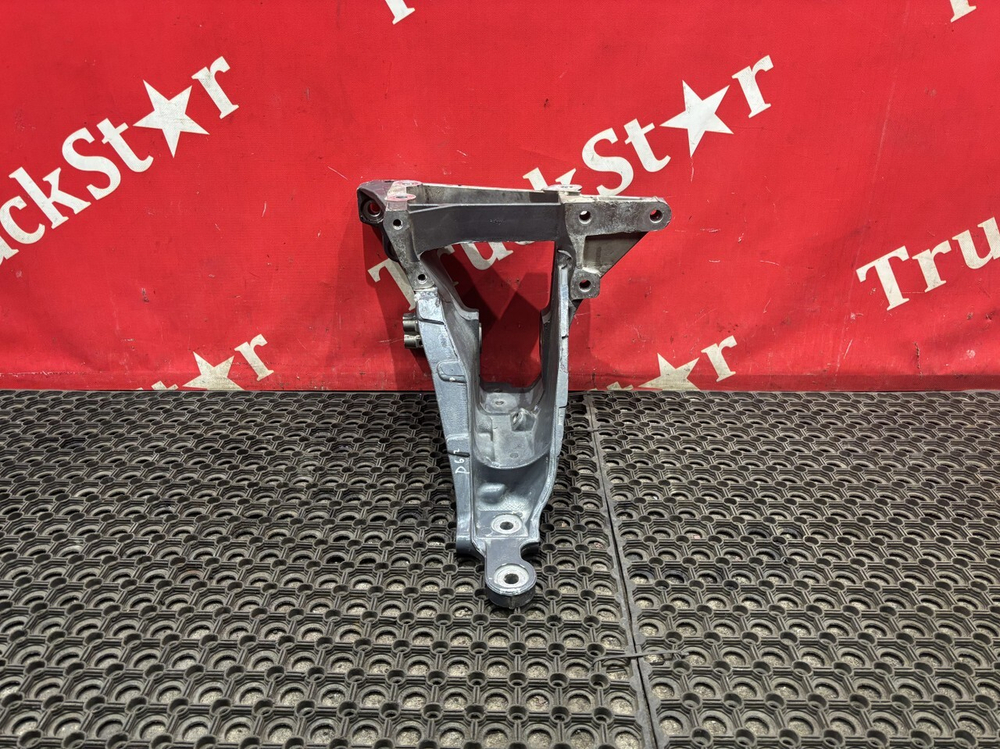 Кронштейн усилителя бампера правый 2023г.