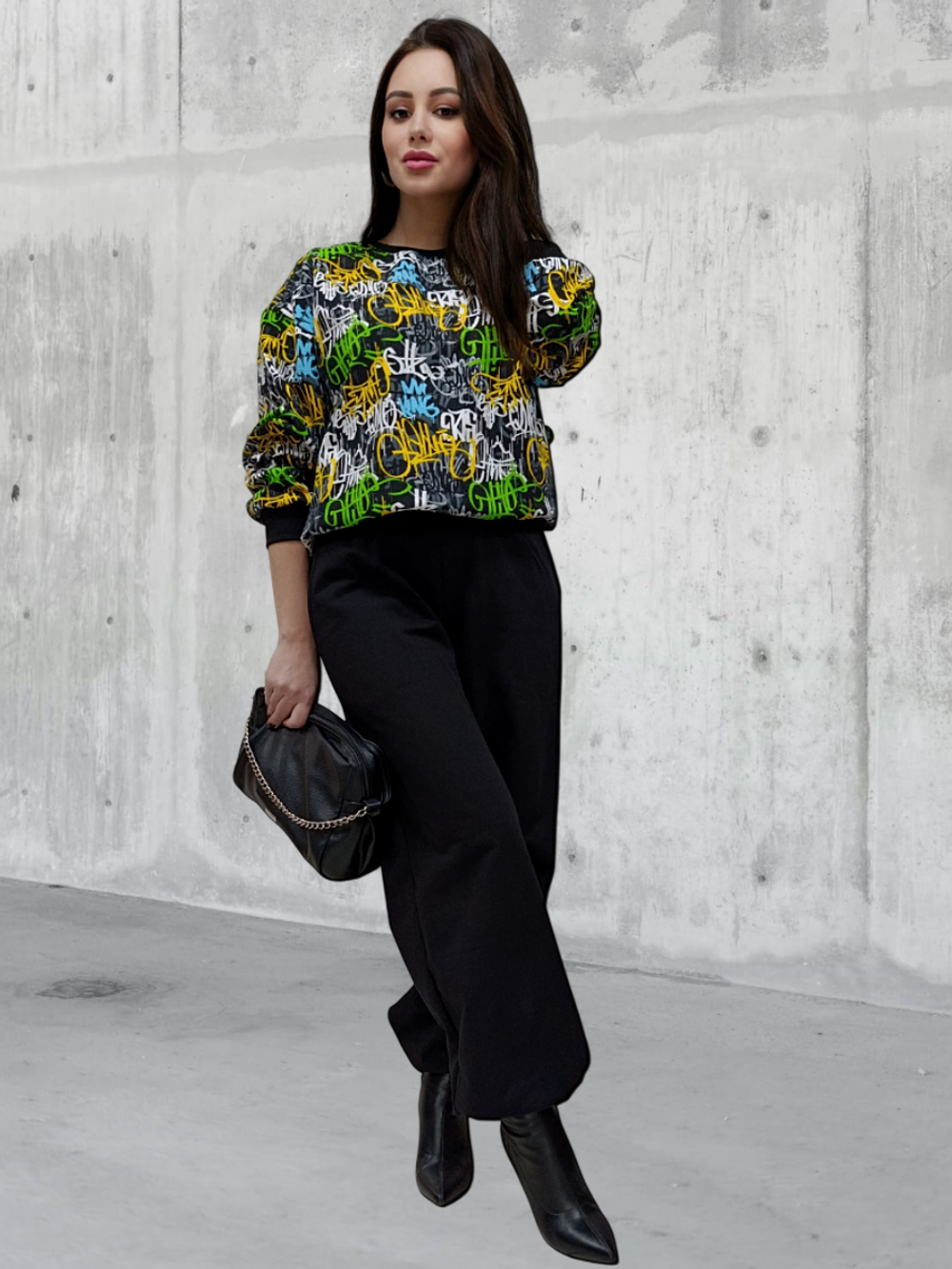 20833 Костюм женский (брюки палаццо и свитшот) футер 2-х нитка начес граффити/черный (52)