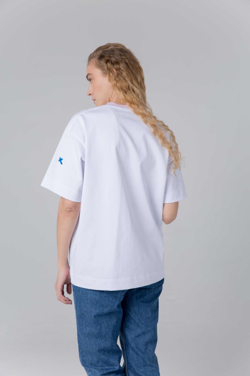 Футболка Toccotwo с розовой горловиной Женская Белая