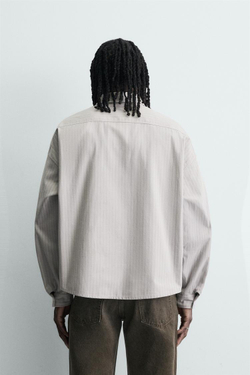 ZARA РУБАШКА В ПОЛОСКУ С КОНТРАСТНОЙ ВЫШИВКОЙ, СЕРЫЙ