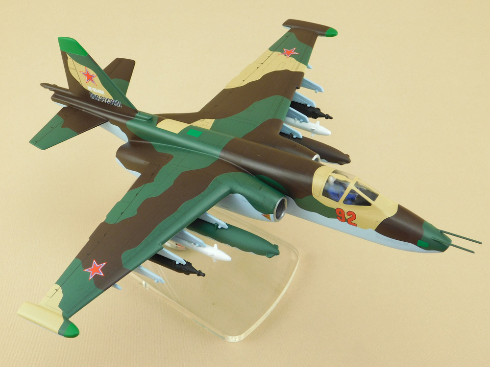 Модель самолета Су-25 (М1:48 ВКС России, RF-95482, 92, Камуфляж)
