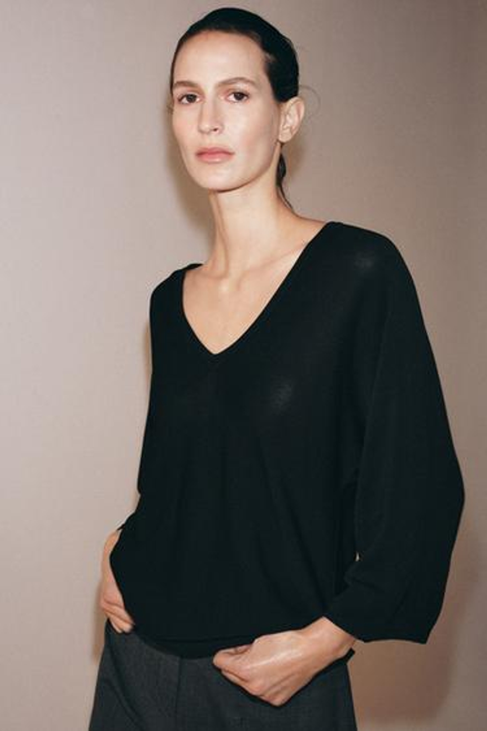 V-образный вырез трикотажный свитер - ZARA